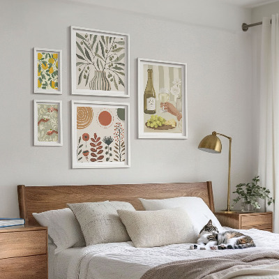 Gallery wall Stylish wine decorations