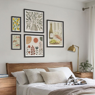 Gallery wall Stylish wine decorations