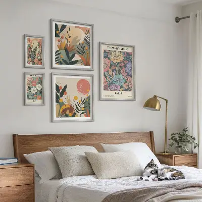 Gallery wall art set with floral motifs of Paris and London