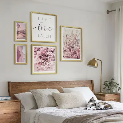 Framed photo set with floral motifs and pastel slogans