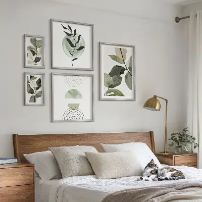 Framed photo set with Scandinavian plant motifs