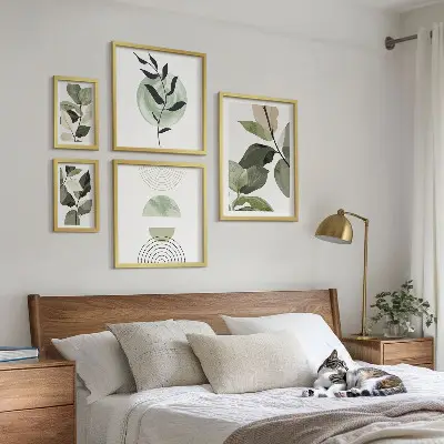 Framed photo set with Scandinavian plant motifs