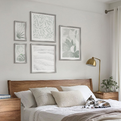 Gallery wall Plant greenery motifs