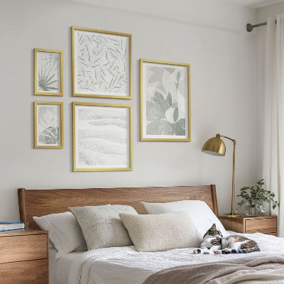 Gallery wall Plant greenery motifs