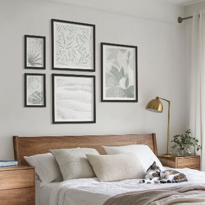 Gallery wall Plant greenery motifs