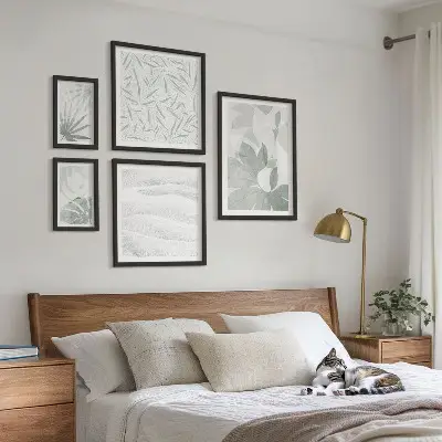 Gallery wall set with plant and greenery motifs