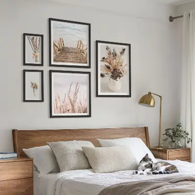 Framed photo set featuring stylish dried plants and water