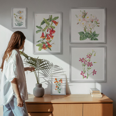 Gallery wall Floral botanical motifs