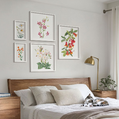 Gallery wall Floral botanical motifs