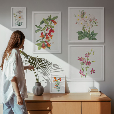 Gallery wall Floral botanical motifs
