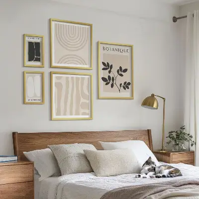 Set of 5 wall art pieces with stylish plant graphics