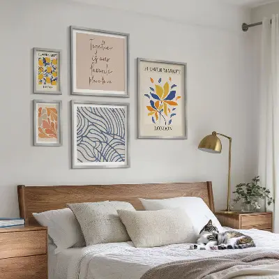 Framed photo set with floral motifs and London inscriptions