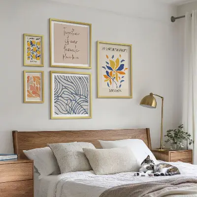Framed photo set with floral motifs and London inscriptions