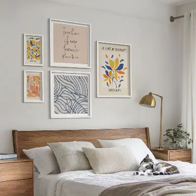 Framed photo set with floral motifs and London inscriptions