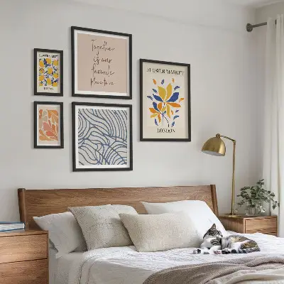 Framed photo set with floral motifs and London inscriptions