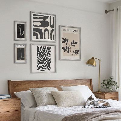 Gallery wall Modern plant motifs