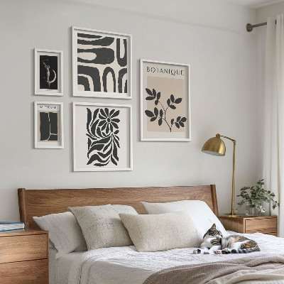 Gallery wall Modern plant motifs