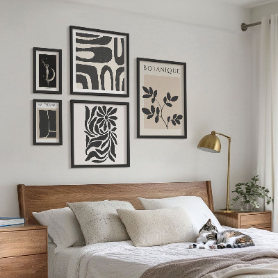 Gallery wall Modern plant motifs