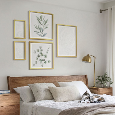 Gallery wall Elegant marble twig structure